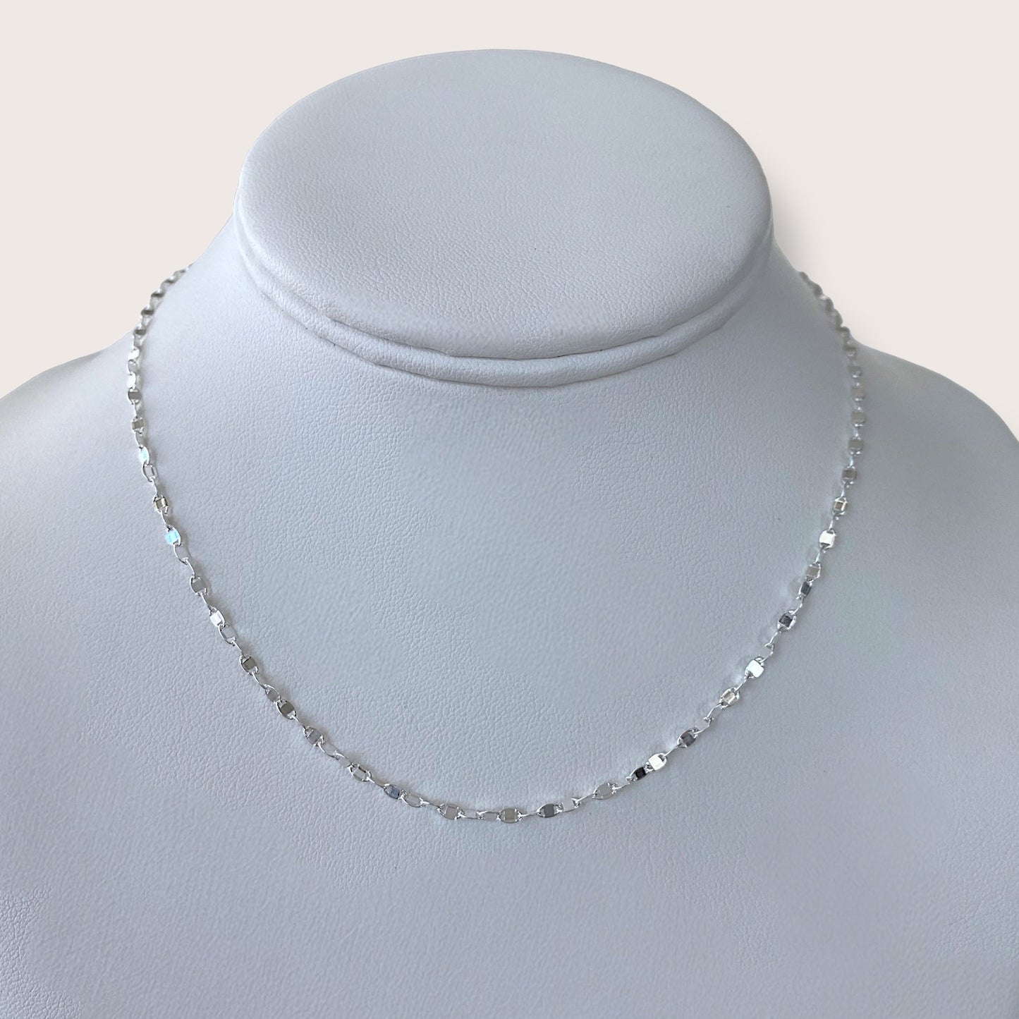Close up Solid 925 Italian sterling silver flat mirror link chain necklace 