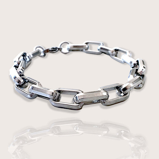Close up of Silver Stainless steel paperclip bracelet, with solid 316L links, a lobster clasp and mirror polished finish