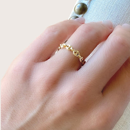 Model wearing a 14K Yellow Gold Puffed Mariner Chain Ring 
