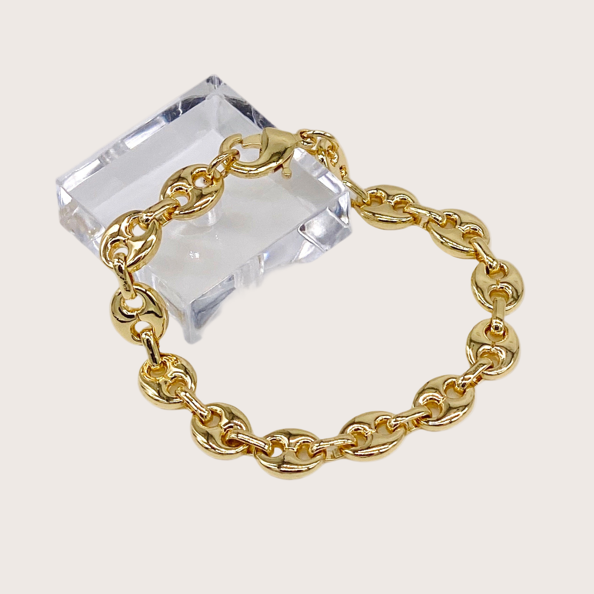 Close Up of 118 Gold Plated Puffed Mariner Bracelet 